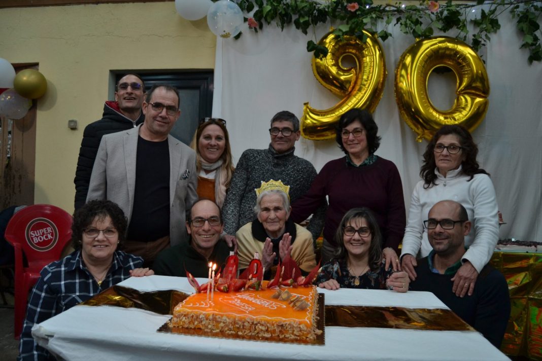 Celebra 90 anos com família e amigos